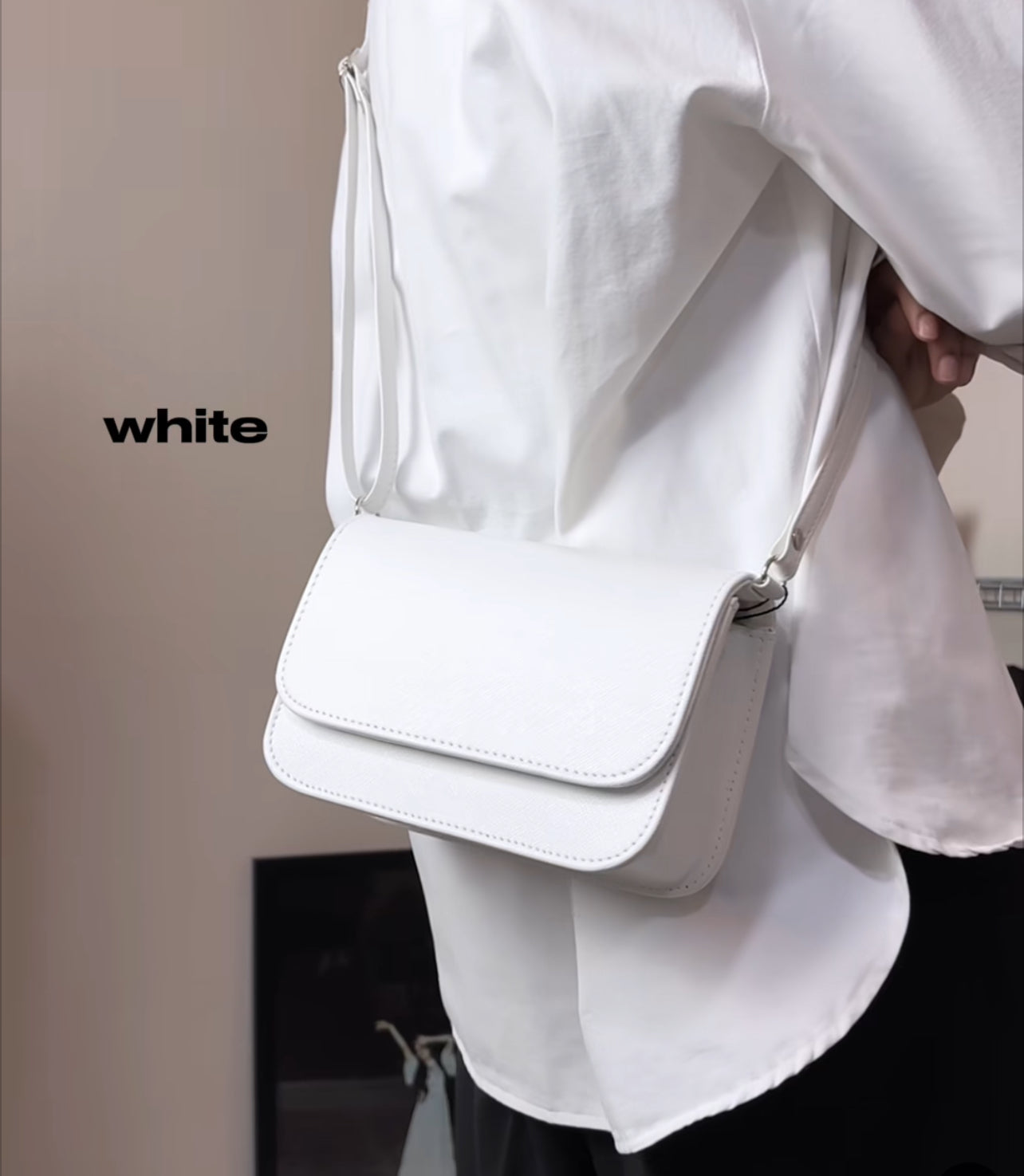 กระเป๋าสะพายทรงสี่เหลี่ยม G&C รุ่น Box Bags สีขาว
