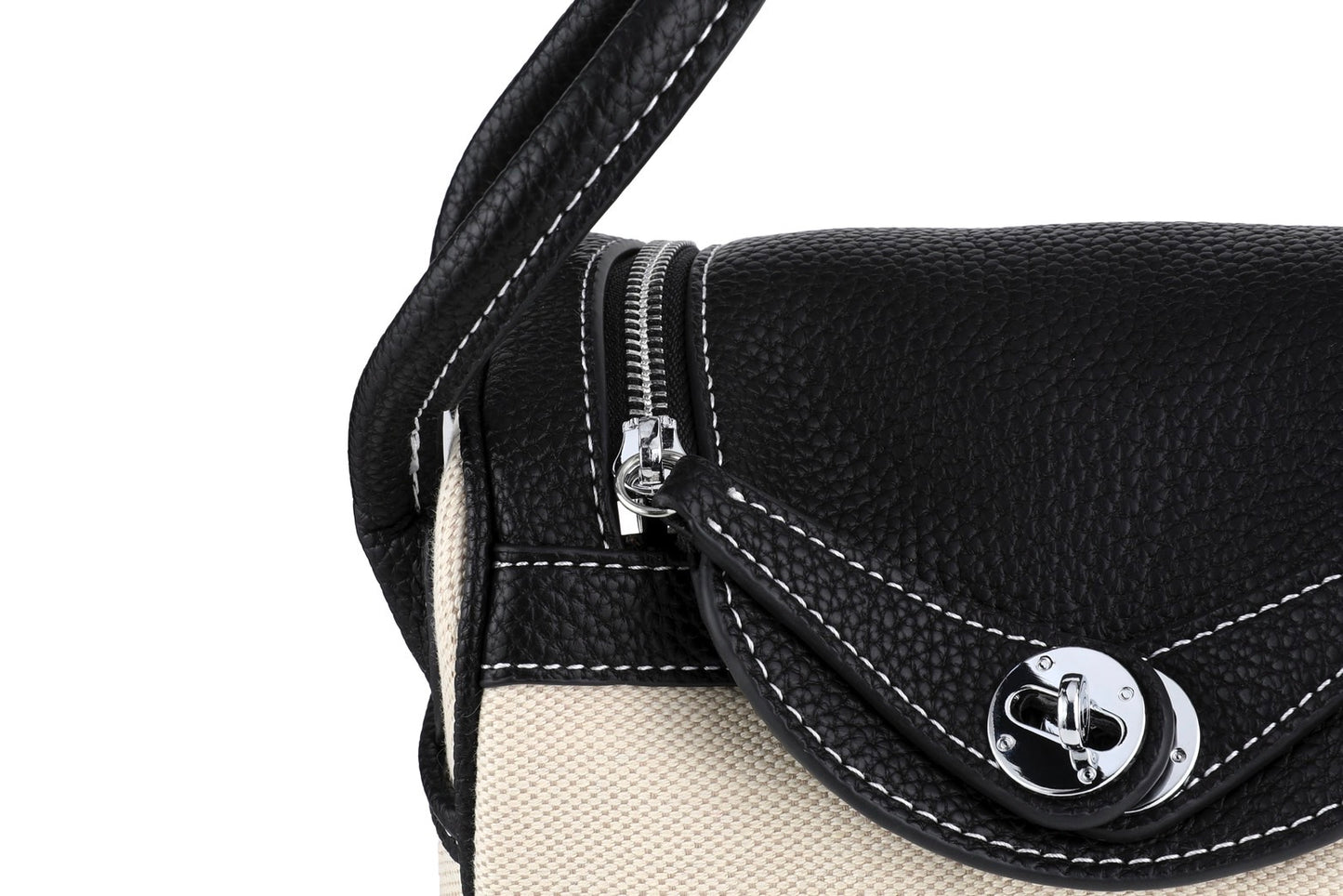 กระเป๋าทรงสี่เหลี่ยมรุ่น Benny’bag สีดำ (GCW00B1)