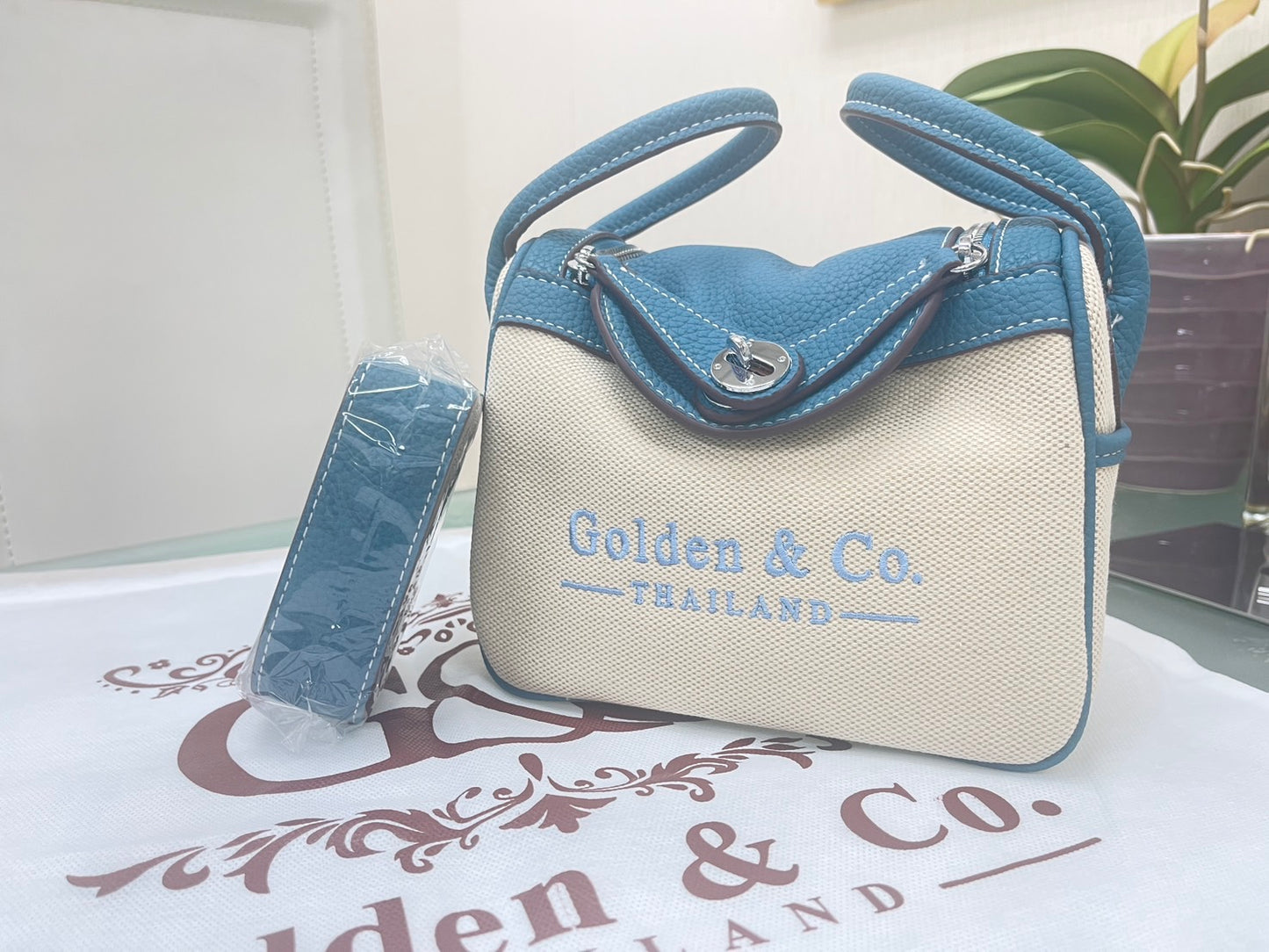 กระเป๋าทรงสี่เหลี่ยมรุ่น Benny’bag สีฟ้า (GCW00B2)