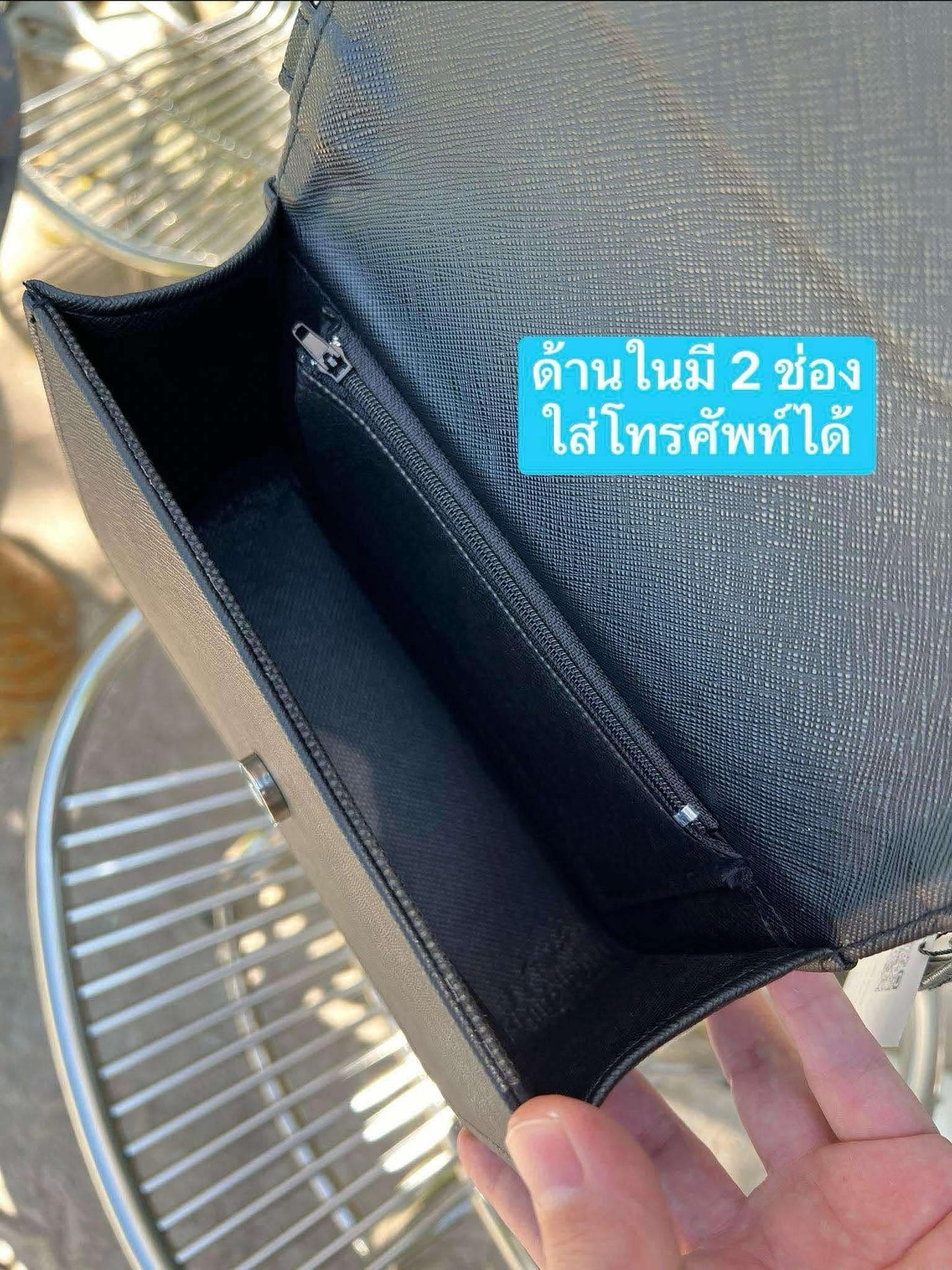 กระเป๋าสะพายทรงสี่เหลี่ยม G&C รุ่น Box Bags สีดำ