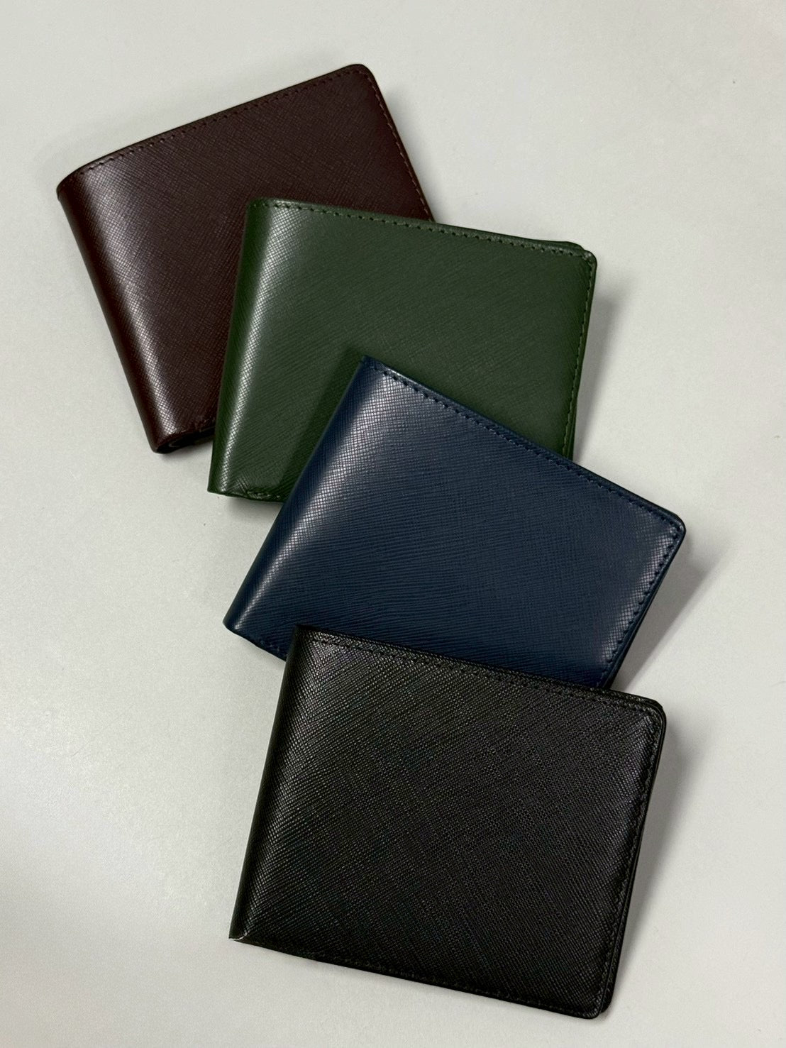 กระเป๋าสตางค์หนังวันแท้สำหรับผู้ชาย Golden & Co. รุ่น Mandel รหัส GCMM0014